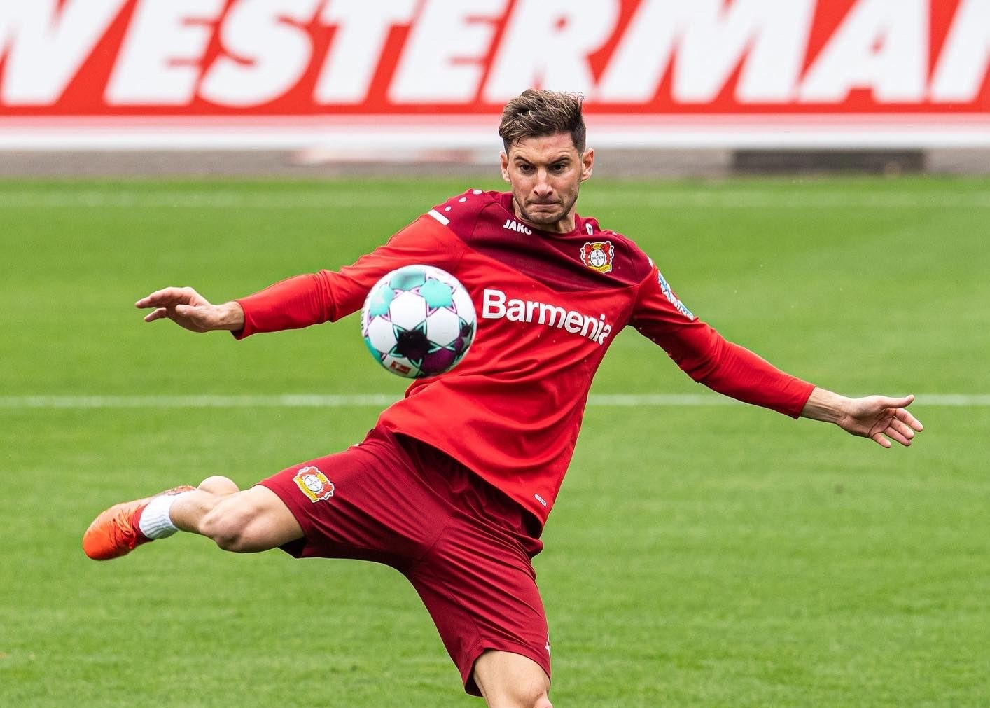 爱游戏-勒沃库森前锋状态回升，表现获得赞誉的简单介绍